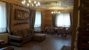 Фото номера Роскошный четырехместный номер Лоджи Zoriana г. Татаров 10