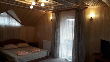 Фото номера Роскошный четырехместный номер Лоджи Zoriana г. Татаров 11